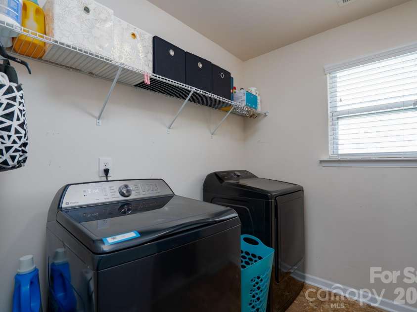 5214 Elementary View Drive, Charlotte, NC 28269.  MLS# CAR4432074, YatesRealty ID 58434. 