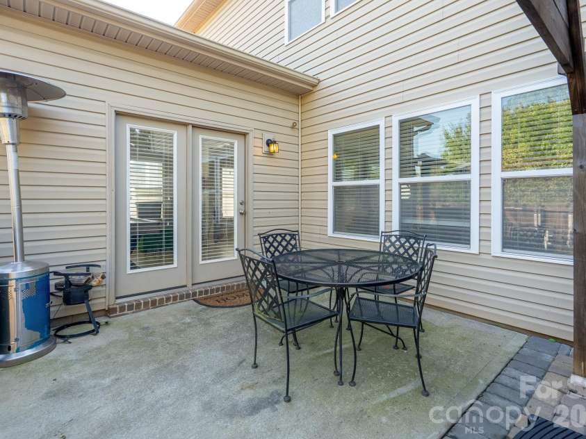5214 Elementary View Drive, Charlotte, NC 28269.  MLS# CAR4432074, YatesRealty ID 58434. 
