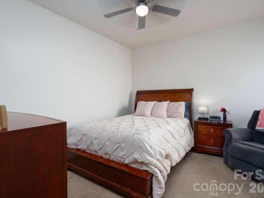 5214 Elementary View Drive, Charlotte, NC 28269.  MLS# CAR4432074, YatesRealty ID 58434. Main Level