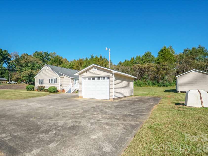 603 Westminster Drive, Statesville, NC 28677.  MLS# CAR4437621, YatesRealty ID 58436. 