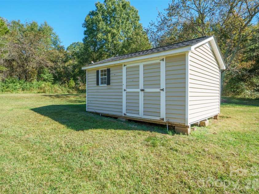 603 Westminster Drive, Statesville, NC 28677.  MLS# CAR4437621, YatesRealty ID 58436. 