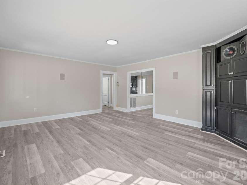 603 Westminster Drive, Statesville, NC 28677.  MLS# CAR4437621, YatesRealty ID 58436. 