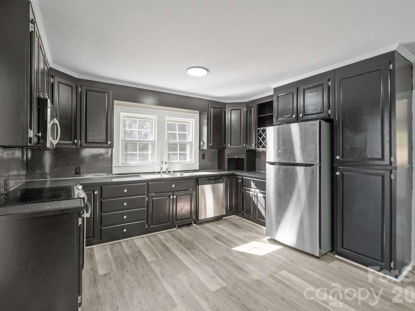 603 Westminster Drive, Statesville, NC 28677.  MLS# CAR4437621, YatesRealty ID 58436. 