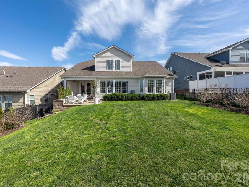 11012 Vanguard Parkway, Huntersville, NC 28078.  MLS# CAR4356182, YatesRealty ID 5844. 