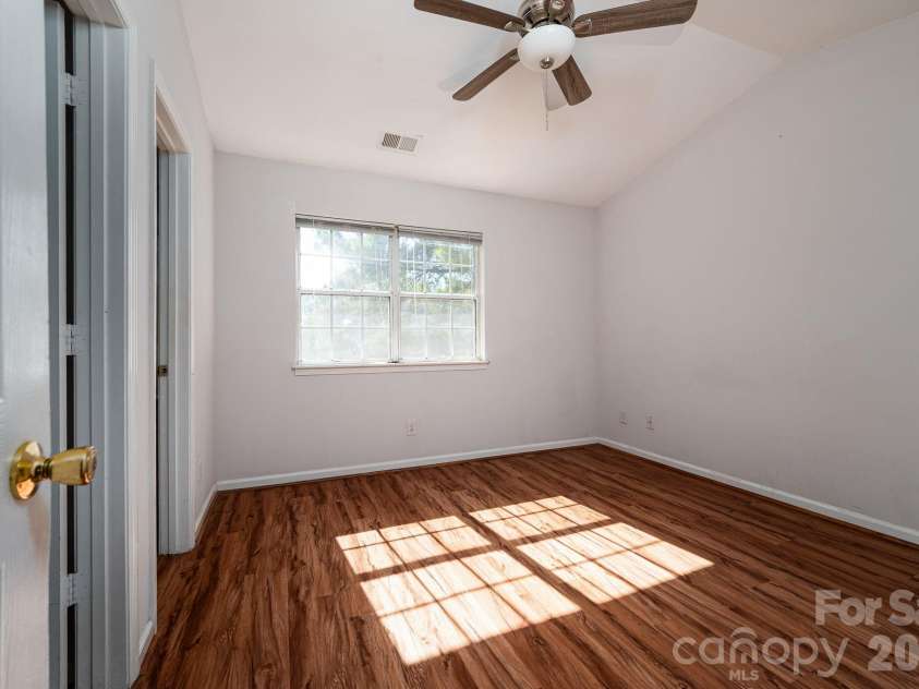 3250 Summercroft Loop, Charlotte, NC 28269.  MLS# CAR4437417, YatesRealty ID 58442. 