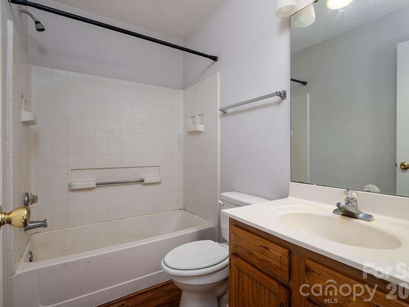3250 Summercroft Loop, Charlotte, NC 28269.  MLS# CAR4437417, YatesRealty ID 58442. 