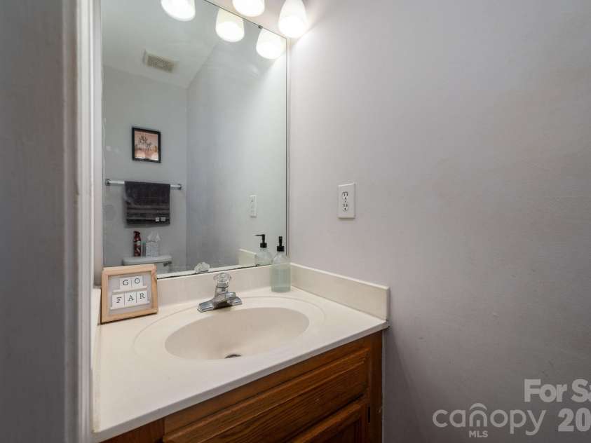 3250 Summercroft Loop, Charlotte, NC 28269.  MLS# CAR4437417, YatesRealty ID 58442. 