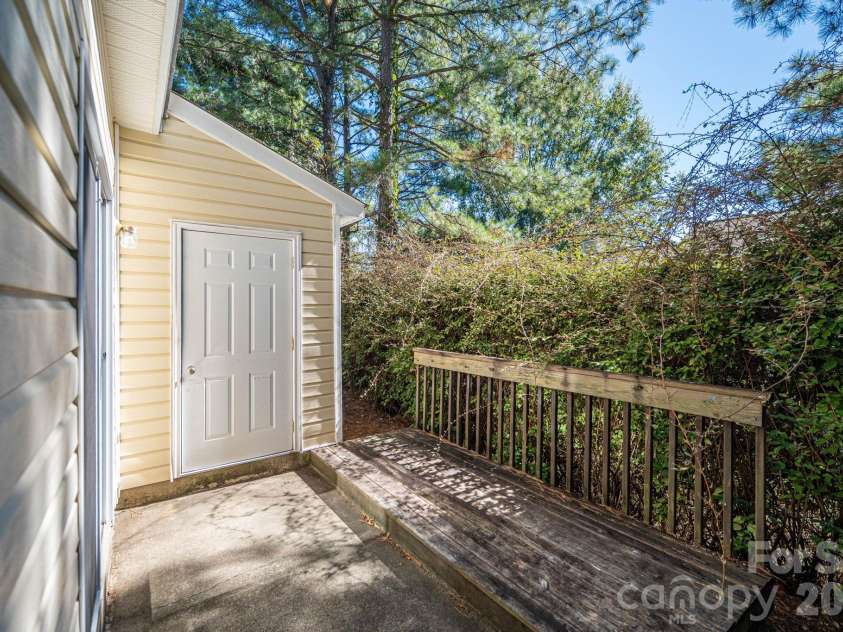 3250 Summercroft Loop, Charlotte, NC 28269.  MLS# CAR4437417, YatesRealty ID 58442. 