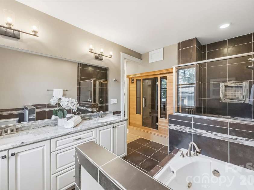 1623 Mint Street, Charlotte, NC 28203.  MLS# CAR4422880, YatesRealty ID 58445. 