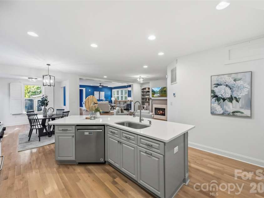 1623 Mint Street, Charlotte, NC 28203.  MLS# CAR4422880, YatesRealty ID 58445. 