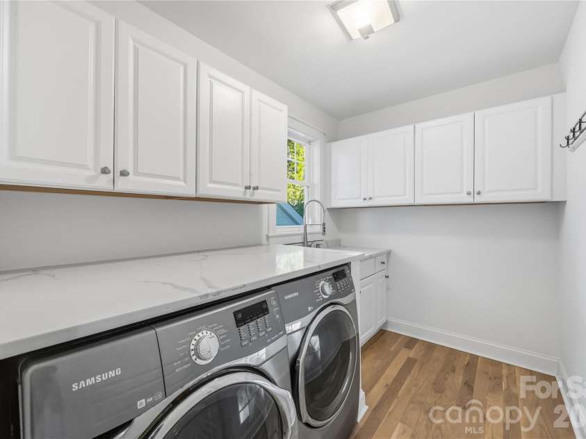 1623 Mint Street, Charlotte, NC 28203.  MLS# CAR4422880, YatesRealty ID 58445. 