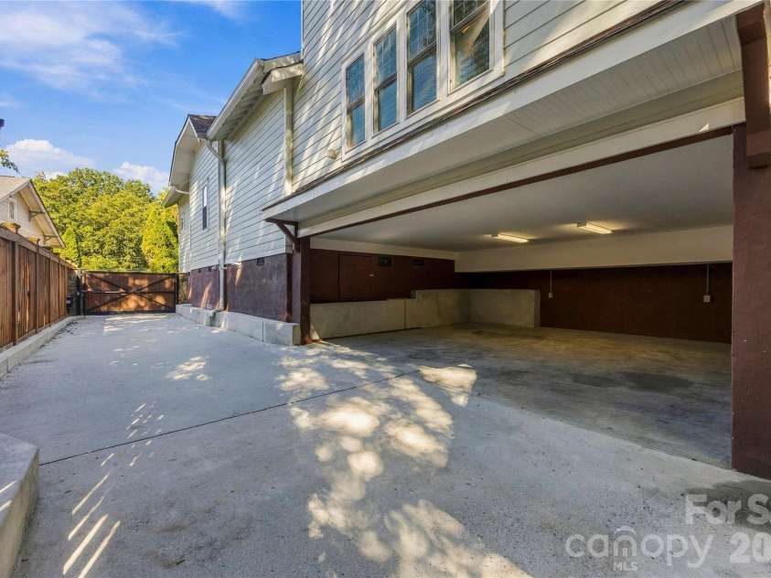 1623 Mint Street, Charlotte, NC 28203.  MLS# CAR4422880, YatesRealty ID 58445. 