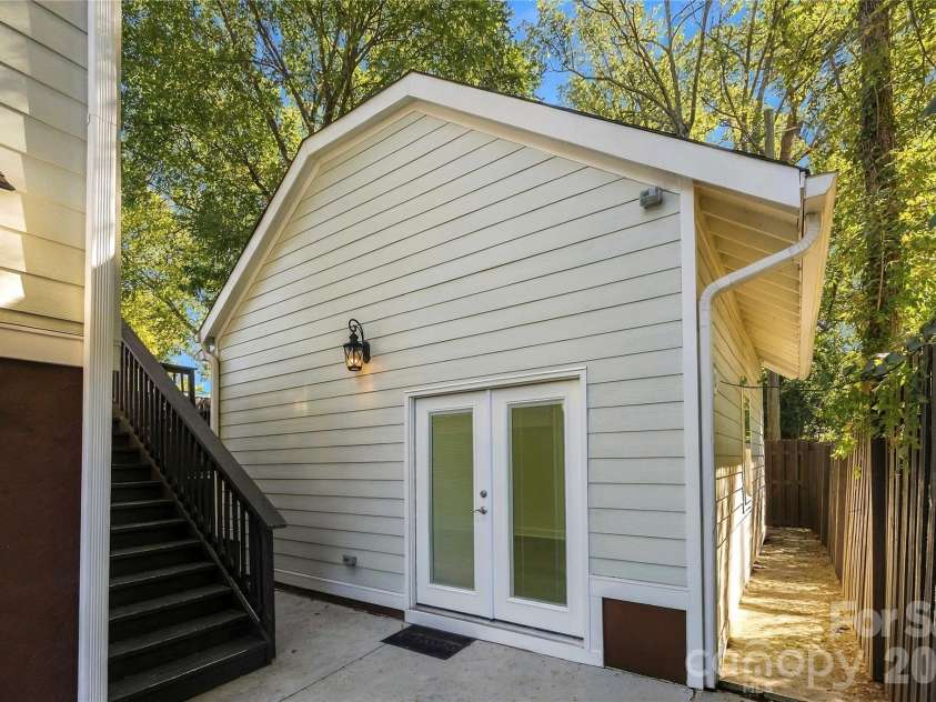 1623 Mint Street, Charlotte, NC 28203.  MLS# CAR4422880, YatesRealty ID 58445. 