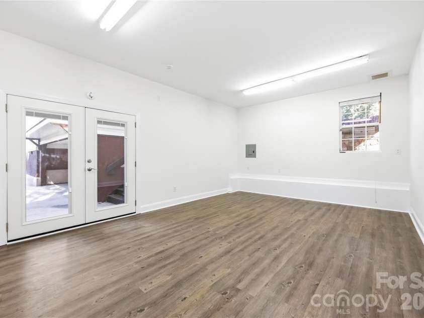 1623 Mint Street, Charlotte, NC 28203.  MLS# CAR4422880, YatesRealty ID 58445. 