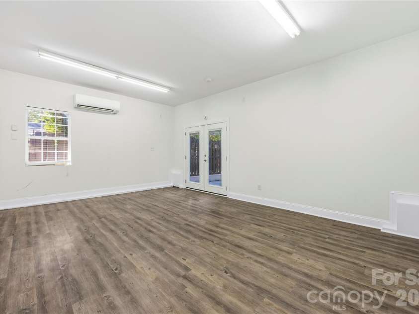 1623 Mint Street, Charlotte, NC 28203.  MLS# CAR4422880, YatesRealty ID 58445. 