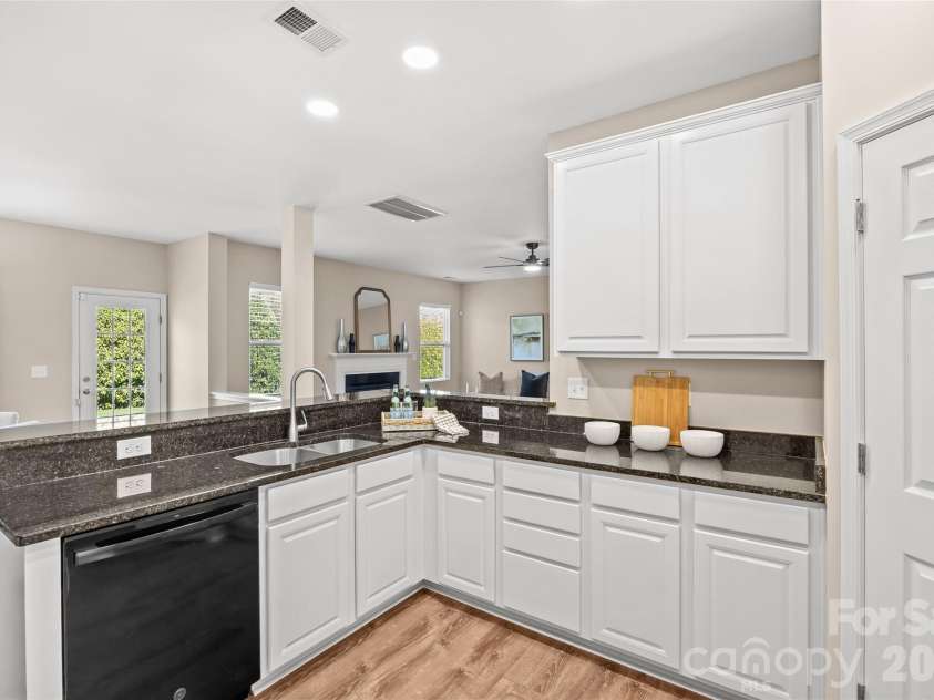 7917 Sardis Creek Lane, Charlotte, NC 28270.  MLS# CAR4423138, YatesRealty ID 58446. 
