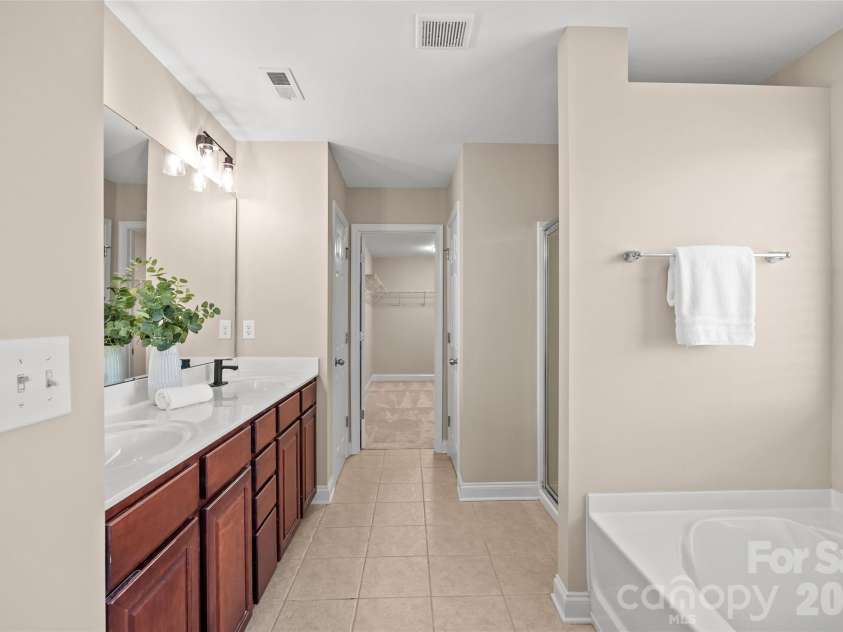 7917 Sardis Creek Lane, Charlotte, NC 28270.  MLS# CAR4423138, YatesRealty ID 58446. 