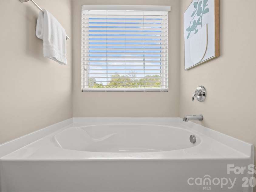 7917 Sardis Creek Lane, Charlotte, NC 28270.  MLS# CAR4423138, YatesRealty ID 58446. 