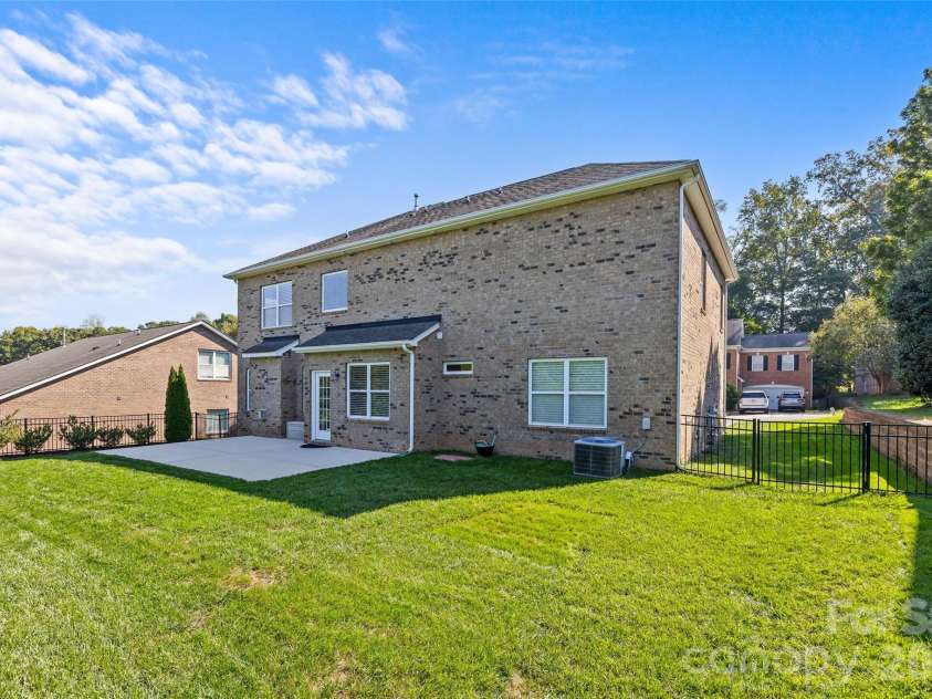 7917 Sardis Creek Lane, Charlotte, NC 28270.  MLS# CAR4423138, YatesRealty ID 58446. 