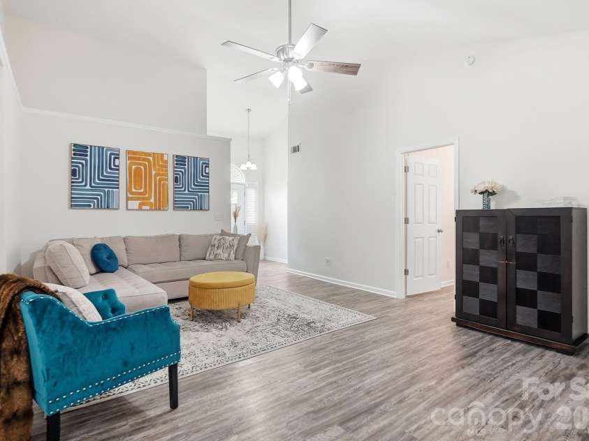 236 Forest Pond Road, Kannapolis, NC 28083.  MLS# CAR4432788, YatesRealty ID 58447. Great Room