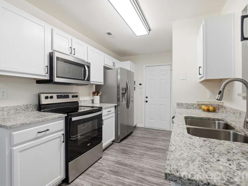 236 Forest Pond Road, Kannapolis, NC 28083.  MLS# CAR4432788, YatesRealty ID 58447. Kitchen