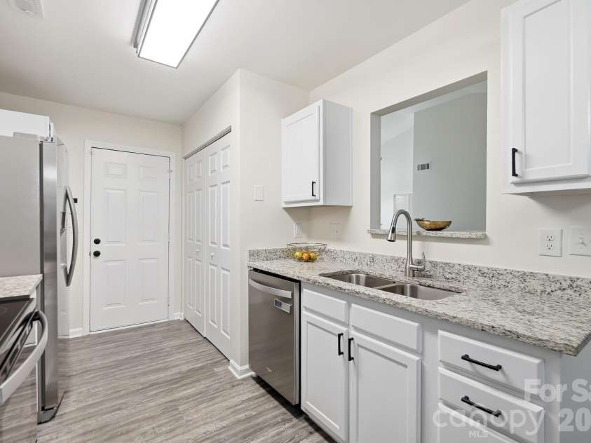 236 Forest Pond Road, Kannapolis, NC 28083.  MLS# CAR4432788, YatesRealty ID 58447. Kitchen