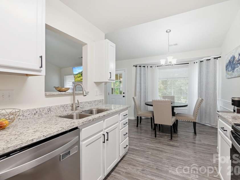 236 Forest Pond Road, Kannapolis, NC 28083.  MLS# CAR4432788, YatesRealty ID 58447. Kitchen