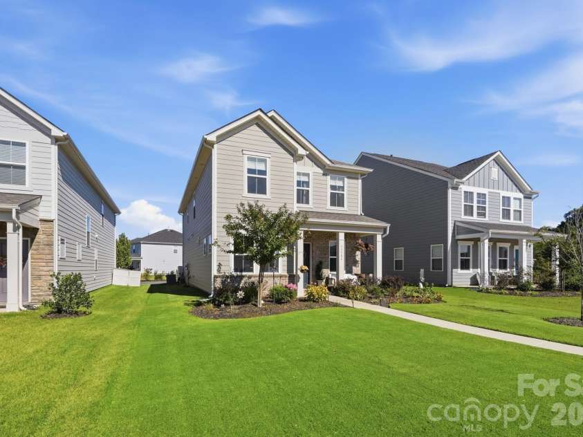 15506 Parkside Crossing Drive, Charlotte, NC 28278.  MLS# CAR4432312, YatesRealty ID 58449. 