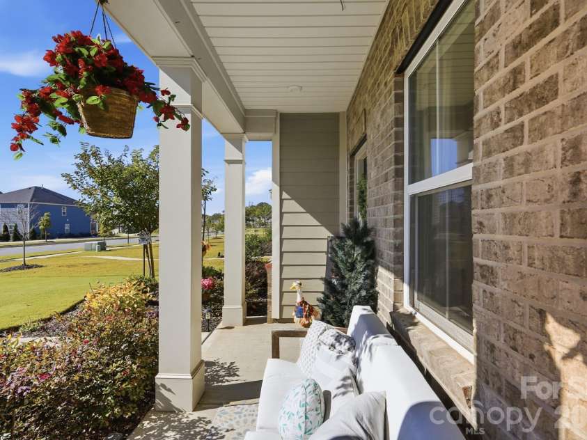 15506 Parkside Crossing Drive, Charlotte, NC 28278.  MLS# CAR4432312, YatesRealty ID 58449. 