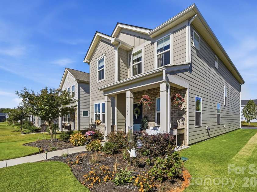 15506 Parkside Crossing Drive, Charlotte, NC 28278.  MLS# CAR4432312, YatesRealty ID 58449. 