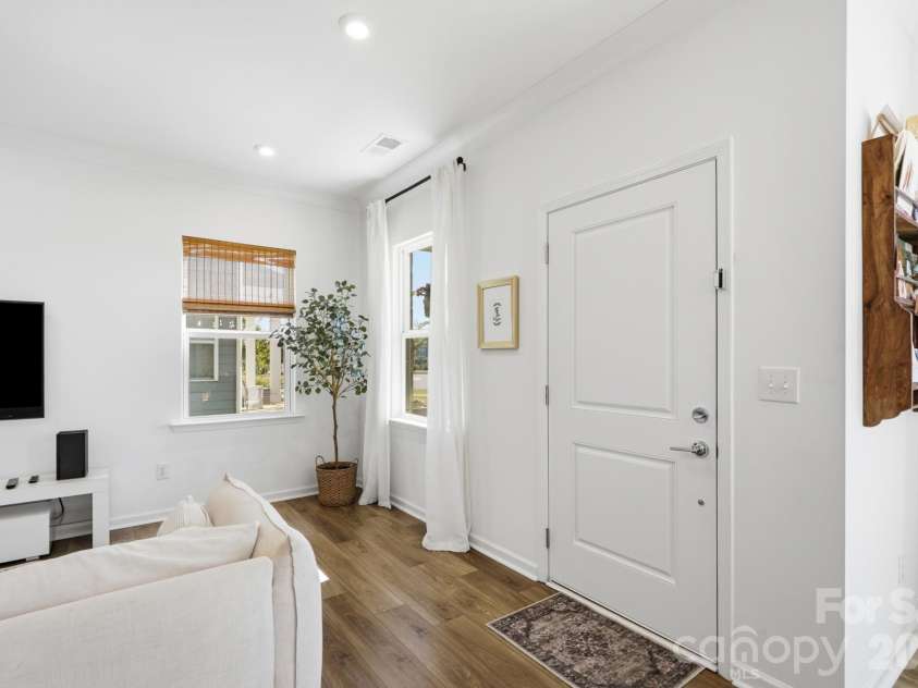 15506 Parkside Crossing Drive, Charlotte, NC 28278.  MLS# CAR4432312, YatesRealty ID 58449. 