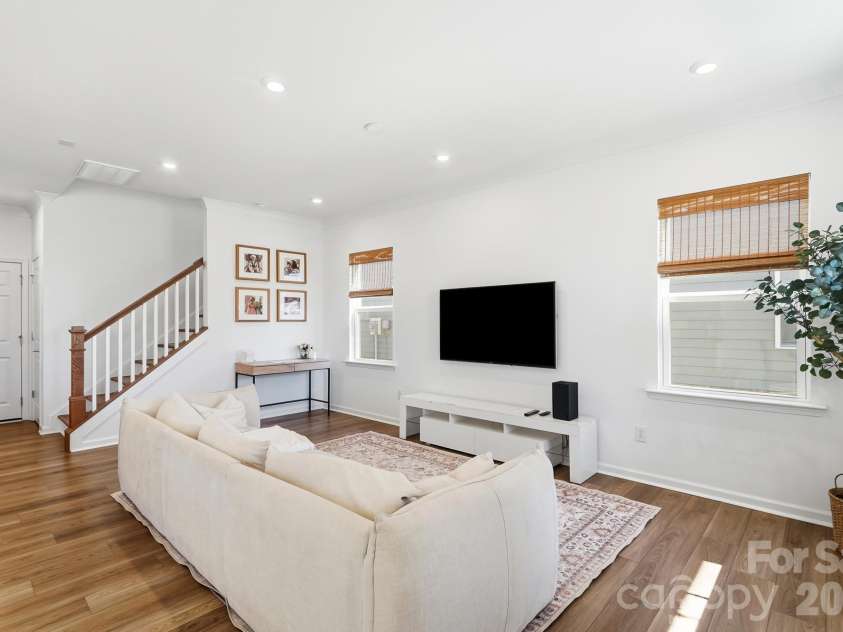 15506 Parkside Crossing Drive, Charlotte, NC 28278.  MLS# CAR4432312, YatesRealty ID 58449. 