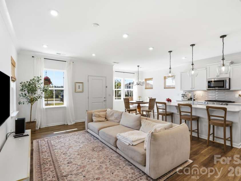 15506 Parkside Crossing Drive, Charlotte, NC 28278.  MLS# CAR4432312, YatesRealty ID 58449. 