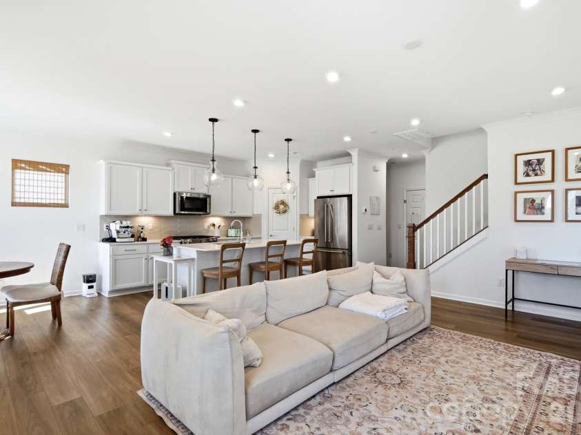 15506 Parkside Crossing Drive, Charlotte, NC 28278.  MLS# CAR4432312, YatesRealty ID 58449. 