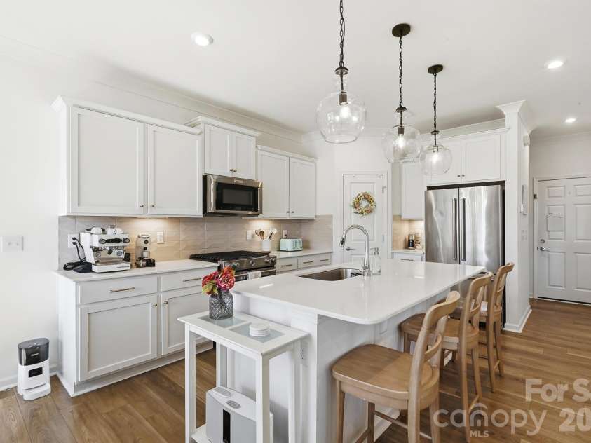 15506 Parkside Crossing Drive, Charlotte, NC 28278.  MLS# CAR4432312, YatesRealty ID 58449. 