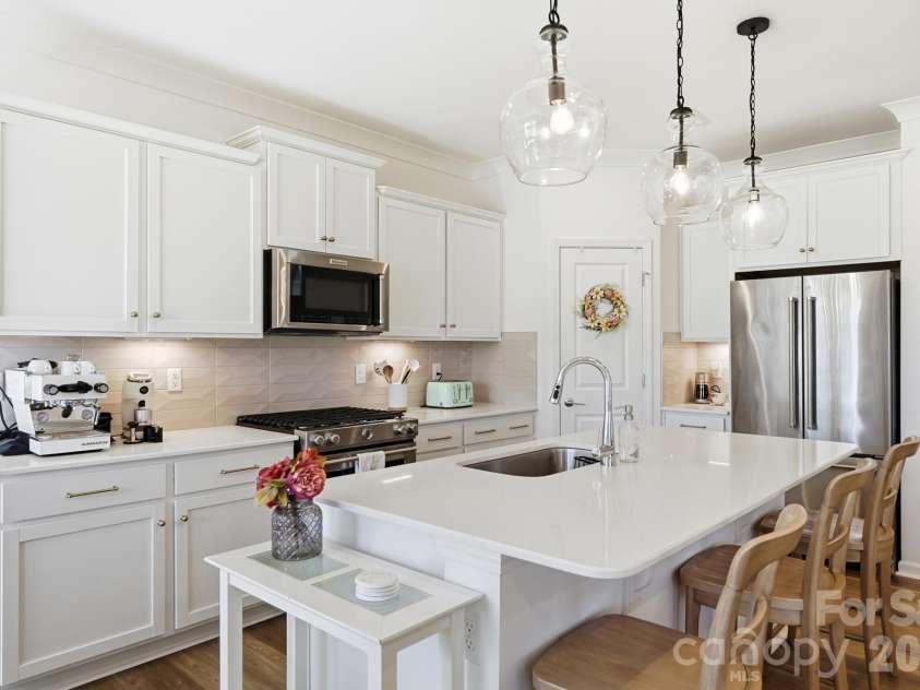 15506 Parkside Crossing Drive, Charlotte, NC 28278.  MLS# CAR4432312, YatesRealty ID 58449. 