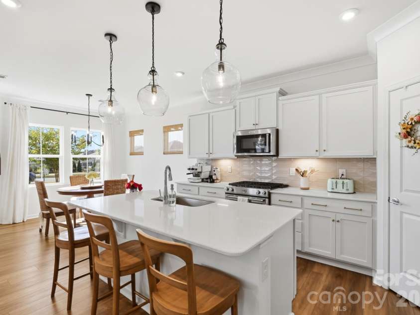 15506 Parkside Crossing Drive, Charlotte, NC 28278.  MLS# CAR4432312, YatesRealty ID 58449. 