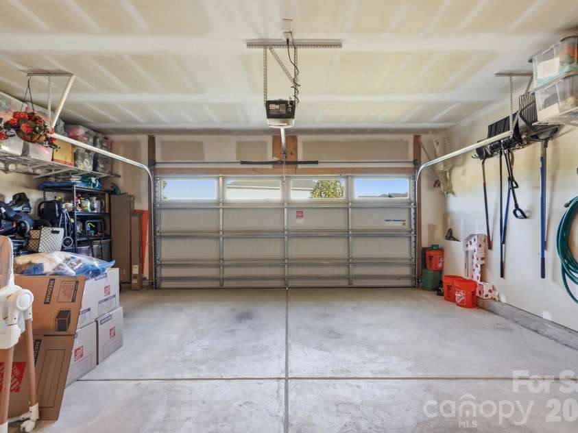 15506 Parkside Crossing Drive, Charlotte, NC 28278.  MLS# CAR4432312, YatesRealty ID 58449. 