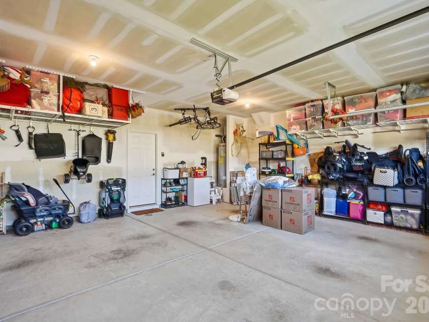 15506 Parkside Crossing Drive, Charlotte, NC 28278.  MLS# CAR4432312, YatesRealty ID 58449. 