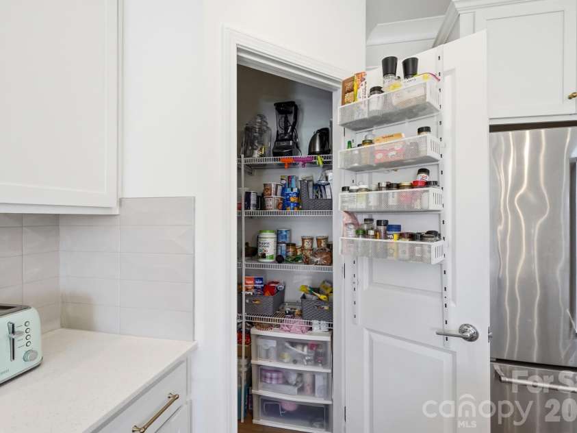 15506 Parkside Crossing Drive, Charlotte, NC 28278.  MLS# CAR4432312, YatesRealty ID 58449. 