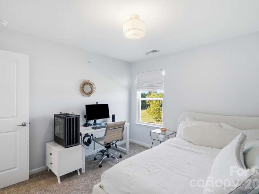 15506 Parkside Crossing Drive, Charlotte, NC 28278.  MLS# CAR4432312, YatesRealty ID 58449. 