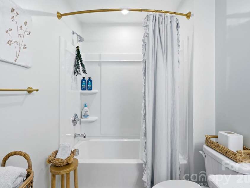 15506 Parkside Crossing Drive, Charlotte, NC 28278.  MLS# CAR4432312, YatesRealty ID 58449. 