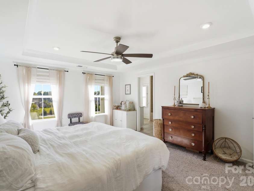 15506 Parkside Crossing Drive, Charlotte, NC 28278.  MLS# CAR4432312, YatesRealty ID 58449. 
