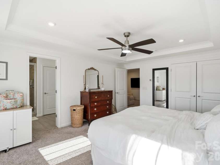 15506 Parkside Crossing Drive, Charlotte, NC 28278.  MLS# CAR4432312, YatesRealty ID 58449. 