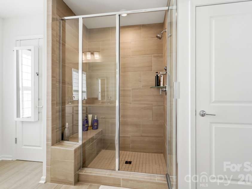 15506 Parkside Crossing Drive, Charlotte, NC 28278.  MLS# CAR4432312, YatesRealty ID 58449. 
