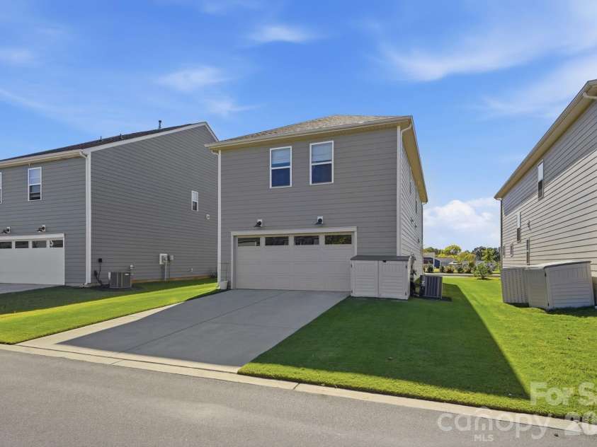 15506 Parkside Crossing Drive, Charlotte, NC 28278.  MLS# CAR4432312, YatesRealty ID 58449. 