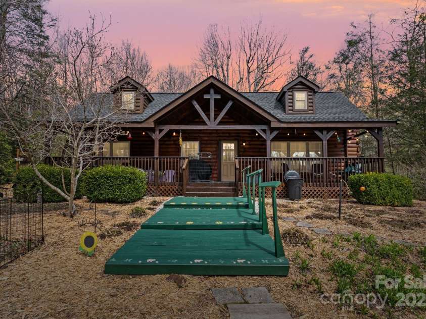 787 Shumont Road, Black Mountain, NC 28711.  MLS# CAR4239152, YatesRealty ID 5845. 
