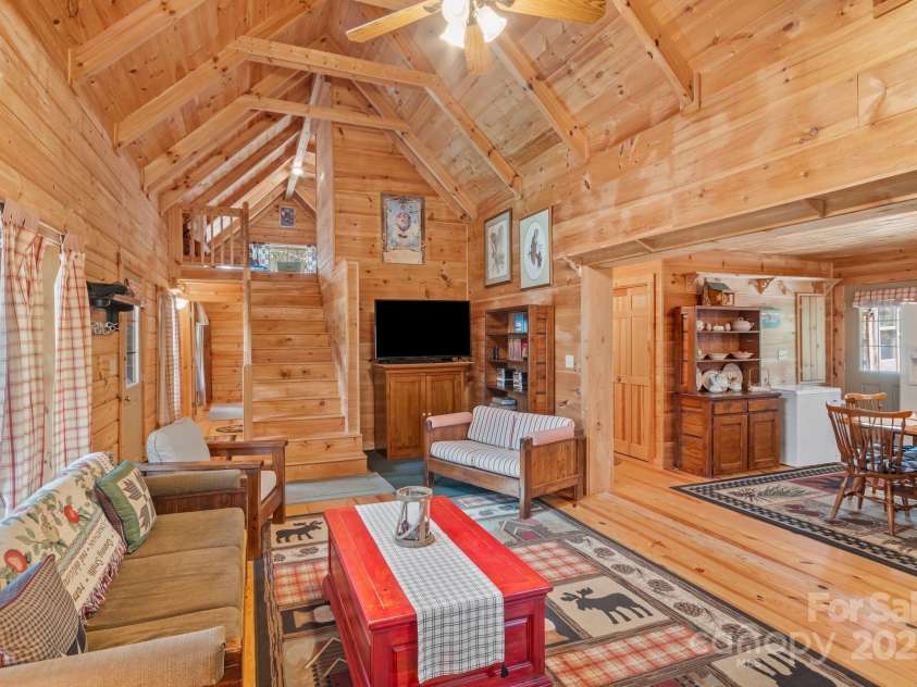 787 Shumont Road, Black Mountain, NC 28711.  MLS# CAR4239152, YatesRealty ID 5845. 