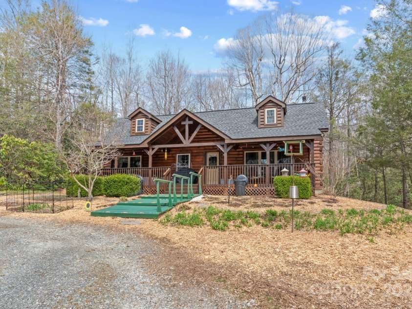 787 Shumont Road, Black Mountain, NC 28711.  MLS# CAR4239152, YatesRealty ID 5845. 