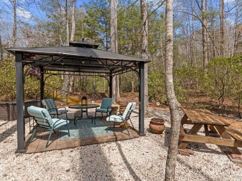 787 Shumont Road, Black Mountain, NC 28711.  MLS# CAR4239152, YatesRealty ID 5845. 